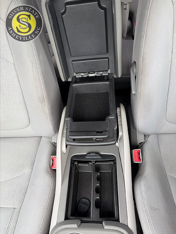 Used 2016 GMC Acadia SLE FWD image 25