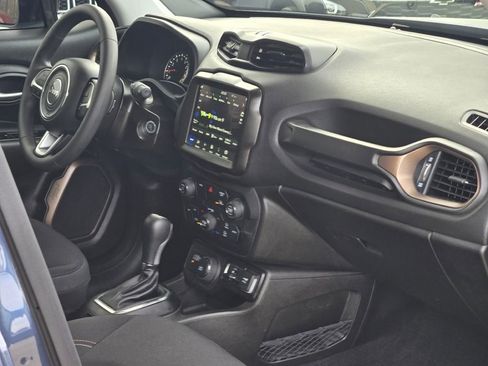 Certified 2023 Jeep Renegade Latitude image 6