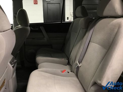 Used 2013 Toyota Highlander Plus AWD/4WD image 29