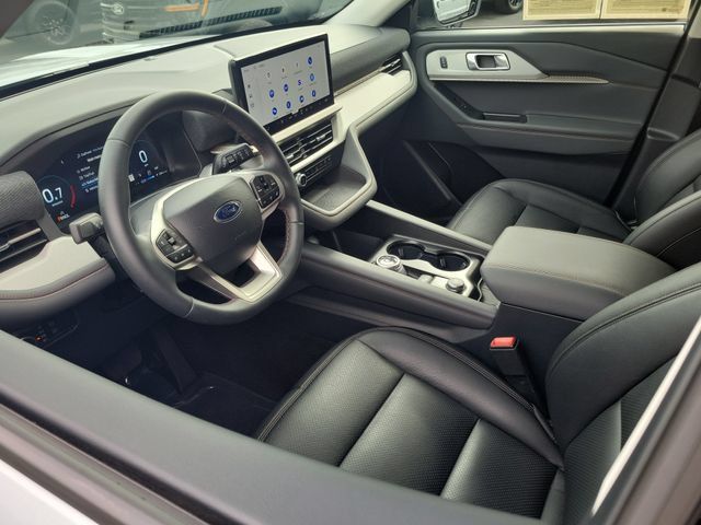 Used 2026 Ford Explorer Active RWD image 3
