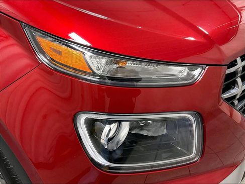 Used 2024 Hyundai Venue Limited image 33