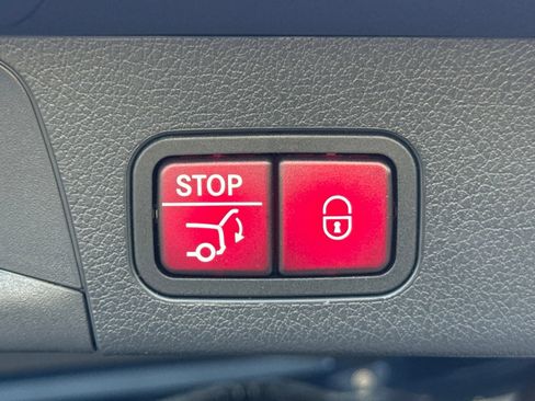 Used 2022 Mercedes-Benz GLB 250 image 17