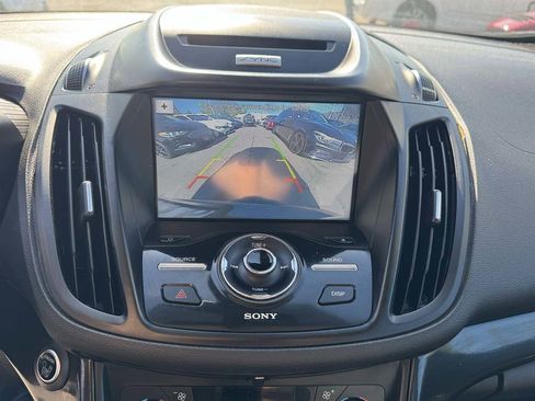 Used 2017 Ford C-MAX Energi Titanium image 17