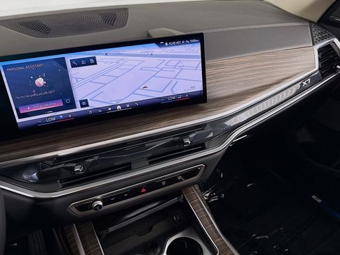 Used 2024 BMW X7 xDrive40i w/ Executive Package image 21
