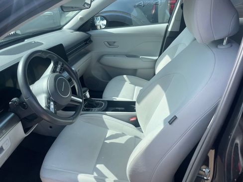 Used 2025 Hyundai Kona SEL FWD image 5