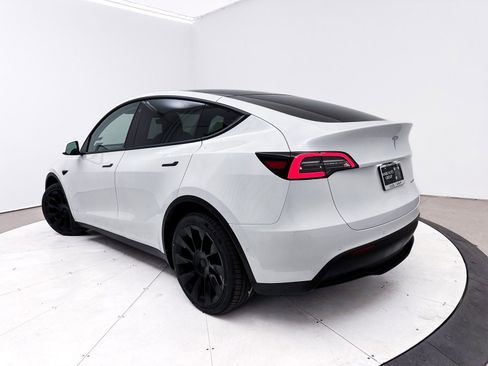 Used 2020 Tesla Model Y Long Range image 2