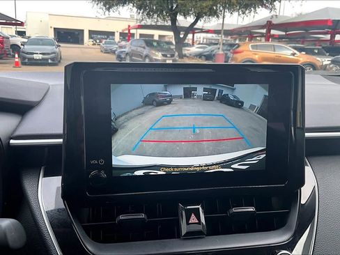 Used 2025 Toyota Corolla LE image 28