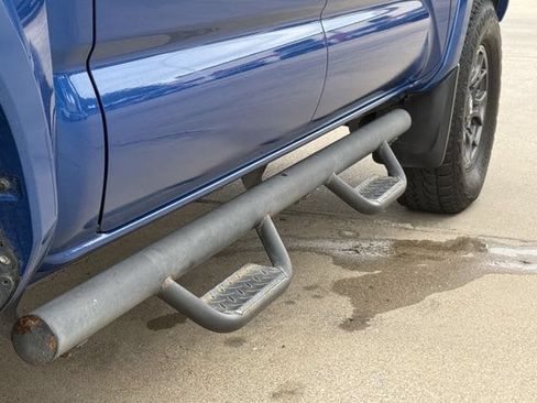 Used 2018 Toyota Tacoma SR5 RWD image 10