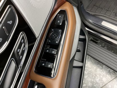 Used 2024 Lincoln Navigator L Reserve w/ Equipment Group 201A image 10