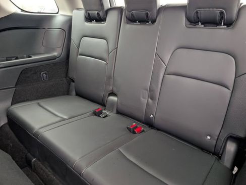 Used 2024 Nissan Pathfinder SL image 14