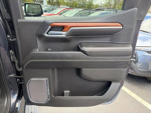 Used 2023 GMC Sierra 1500 Denali w/ Denali Reserve Package AWD/4WD image 11