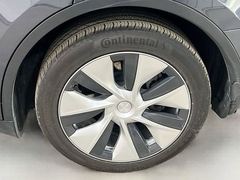 Used 2021 Tesla Model Y Long Range image 34