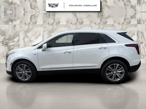 Used 2025 Cadillac XT5 Premium Luxury AWD/4WD image 2