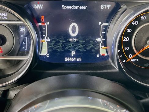 Used 2023 Jeep Gladiator Rubicon w/ Cold Weather Group AWD/4WD image 12