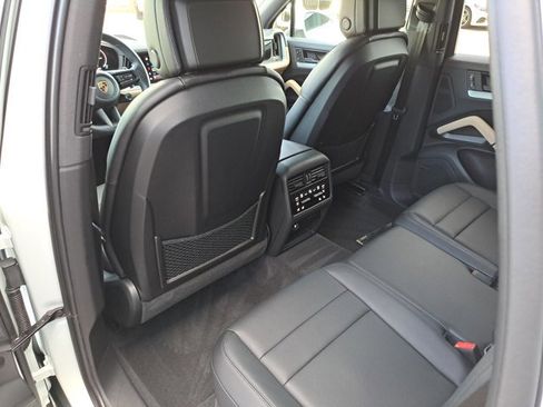 Certified 2024 Porsche Cayenne image 20