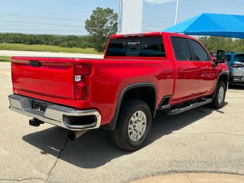 Used 2024 Chevrolet Silverado 2500 LT AWD/4WD image 3