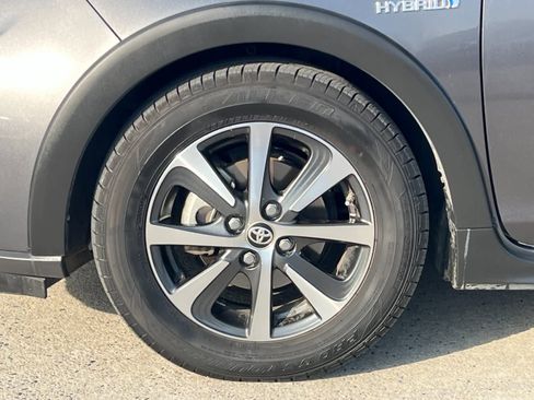 Used 2018 Toyota Prius C One image 25