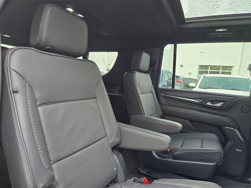 Used 2023 GMC Yukon XL Denali w/ Denali Reserve Package image 11