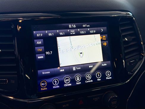 Used 2019 Jeep Grand Cherokee Limited AWD/4WD image 21