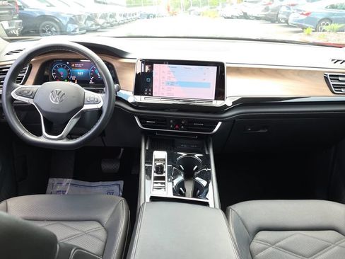 Used 2025 Volkswagen Atlas SE FWD image 24