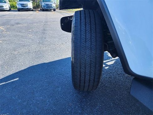 Used 2022 Jeep Wrangler Unlimited Sahara image 11