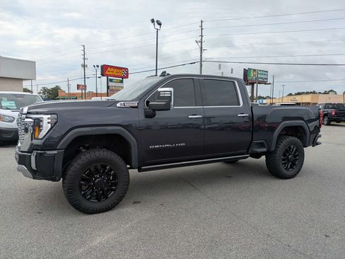 Used 2024 GMC Sierra 2500 Denali w/ Denali Reserve Package AWD/4WD image 8