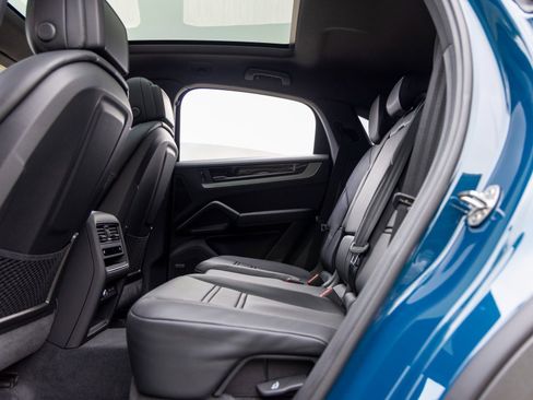 New 2026 Porsche Cayenne Coupe image 38