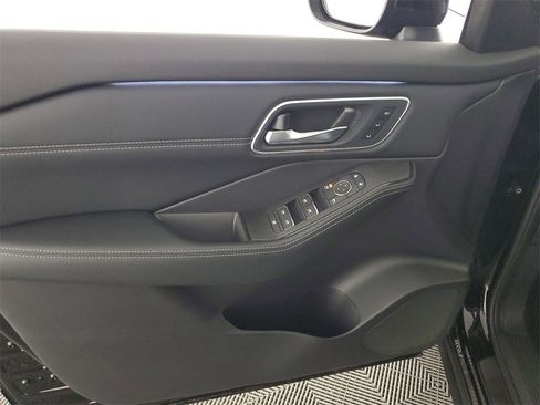 New 2025 Nissan Rogue Platinum w/ Platinum Premium Package image 19