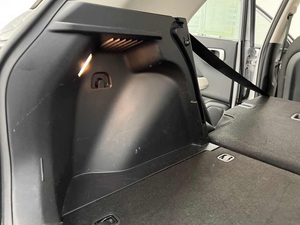 Used 2025 Hyundai Venue SEL FWD image 37