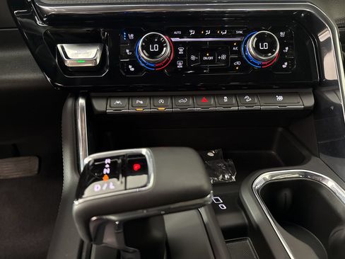 Used 2024 GMC Sierra 1500 Denali AWD/4WD image 17