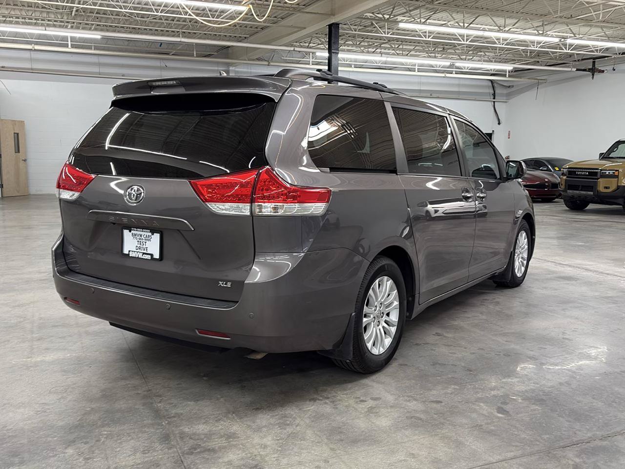 Used 2011 Toyota Sienna XLE w/ Premium Pkg FWD image 7