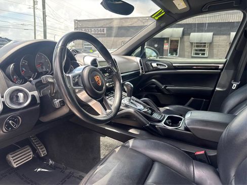 Used 2017 Porsche Cayenne S AWD/4WD image 9