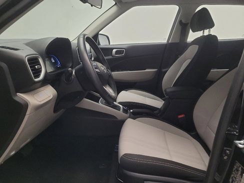 Used 2024 Hyundai Venue SEL FWD image 17