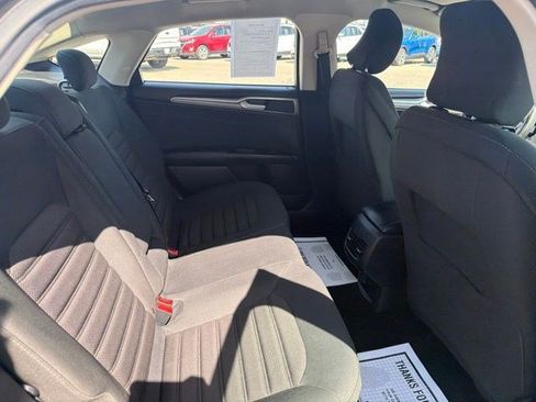 Used 2017 Ford Fusion SE FWD image 15
