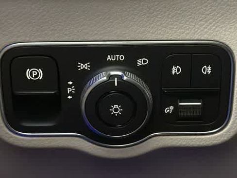 Used 2026 Mercedes-Benz GLB 250 4MATIC image 18