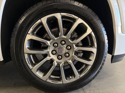 Used 2022 GMC Acadia Denali w/ Denali Ultimate Package AWD/4WD image 4