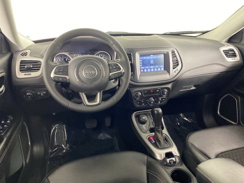 Used 2021 Jeep Compass Latitude image 18