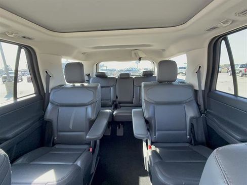 Used 2025 Ford Expedition Active image 11