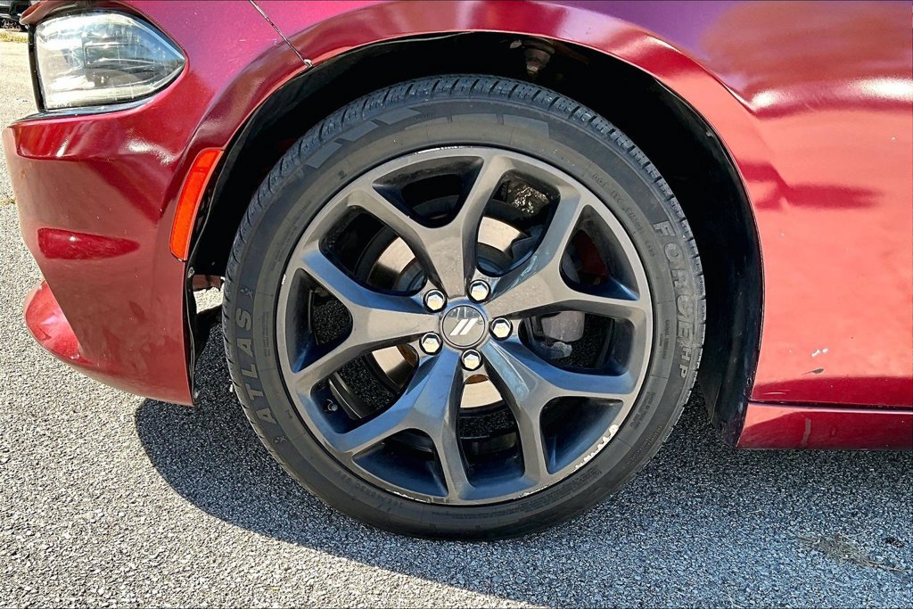 Used 2020 Dodge Charger SXT w/ Blacktop Package RWD image 11