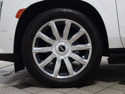 Used 2023 Cadillac Escalade ESV Premium Luxury Platinum w/ Heavy-Duty Trailer Package image 29