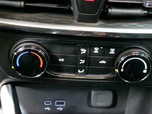 Used 2024 Buick Encore GX Preferred FWD image 25