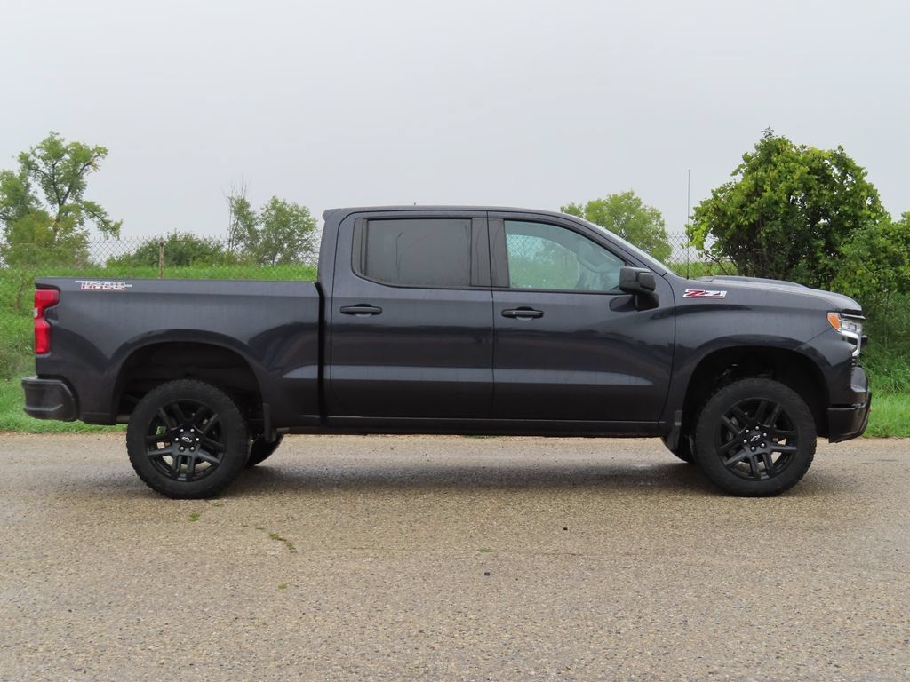 Used 2024 Chevrolet Silverado 1500 LT Trail Boss w/ Convenience Package II AWD/4WD image 2