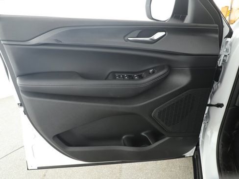 New 2025 Jeep Grand Cherokee Laredo w/ Luxury Tech Group I image 8