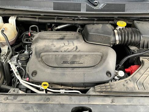 Used 2023 Chrysler Pacifica Touring-L FWD image 31