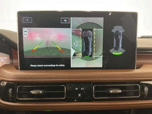 Used 2022 Lincoln Nautilus Reserve w/ Equipment Group 201A image 12