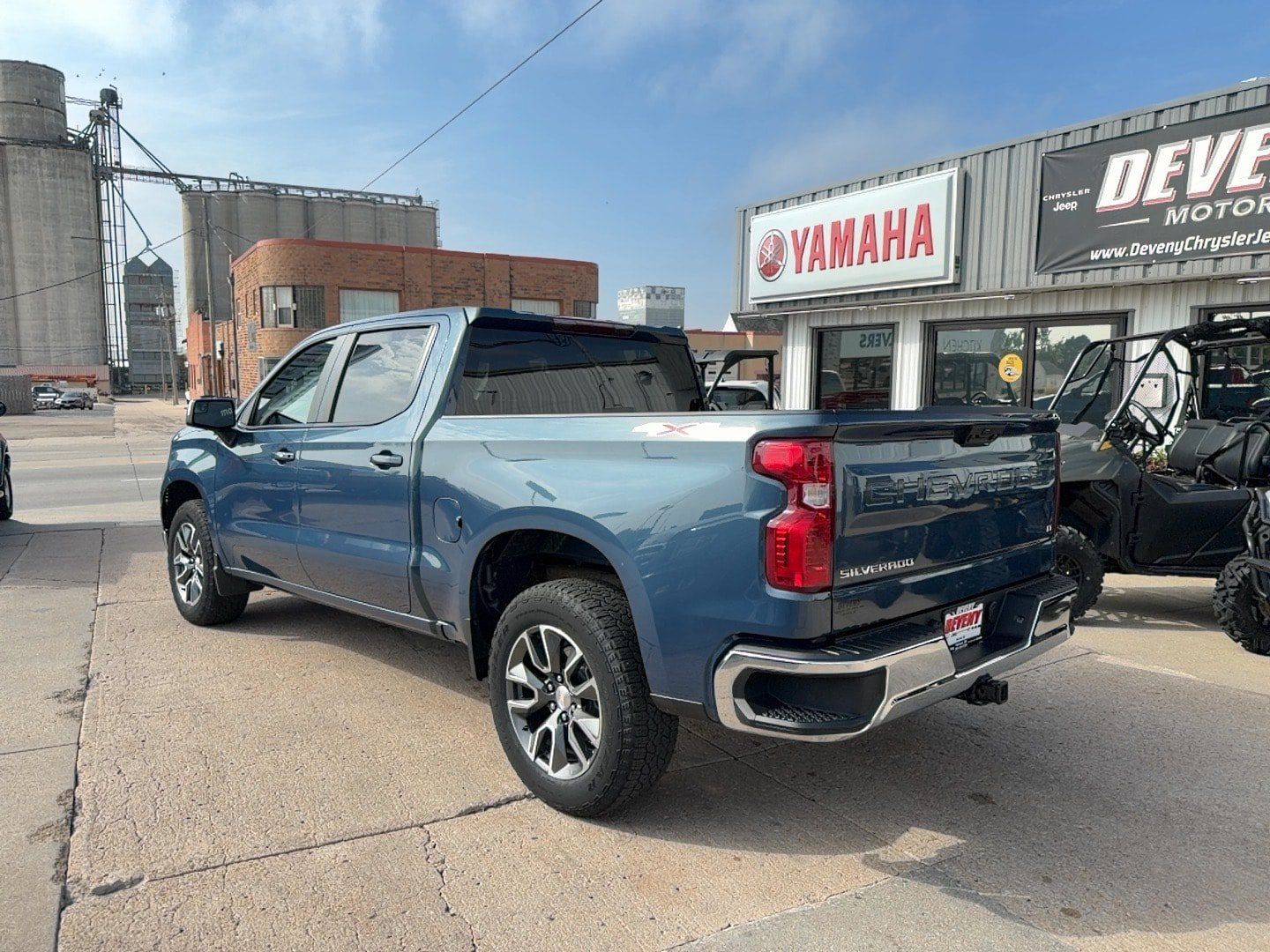 Used 2024 Chevrolet Silverado 1500 LT AWD/4WD image 10