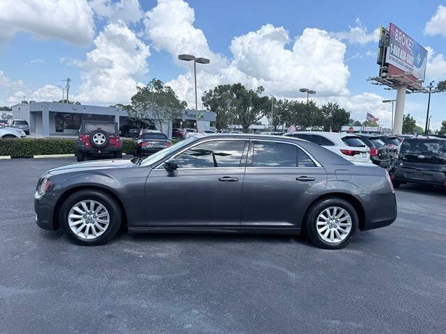 Used 2014 Chrysler 300 RWD image 3