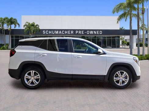 Used 2023 GMC Terrain SLE w/ Driver Convenience Package FWD image 8