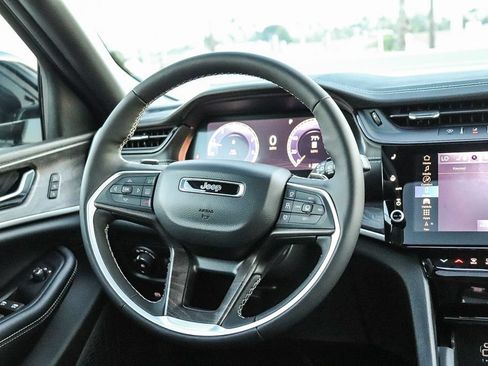 New 2026 Jeep Grand Cherokee L Limited w/ Limited Altitude Package AWD/4WD image 18