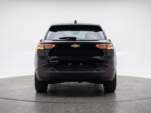 Used 2025 Chevrolet Equinox LT FWD image 7